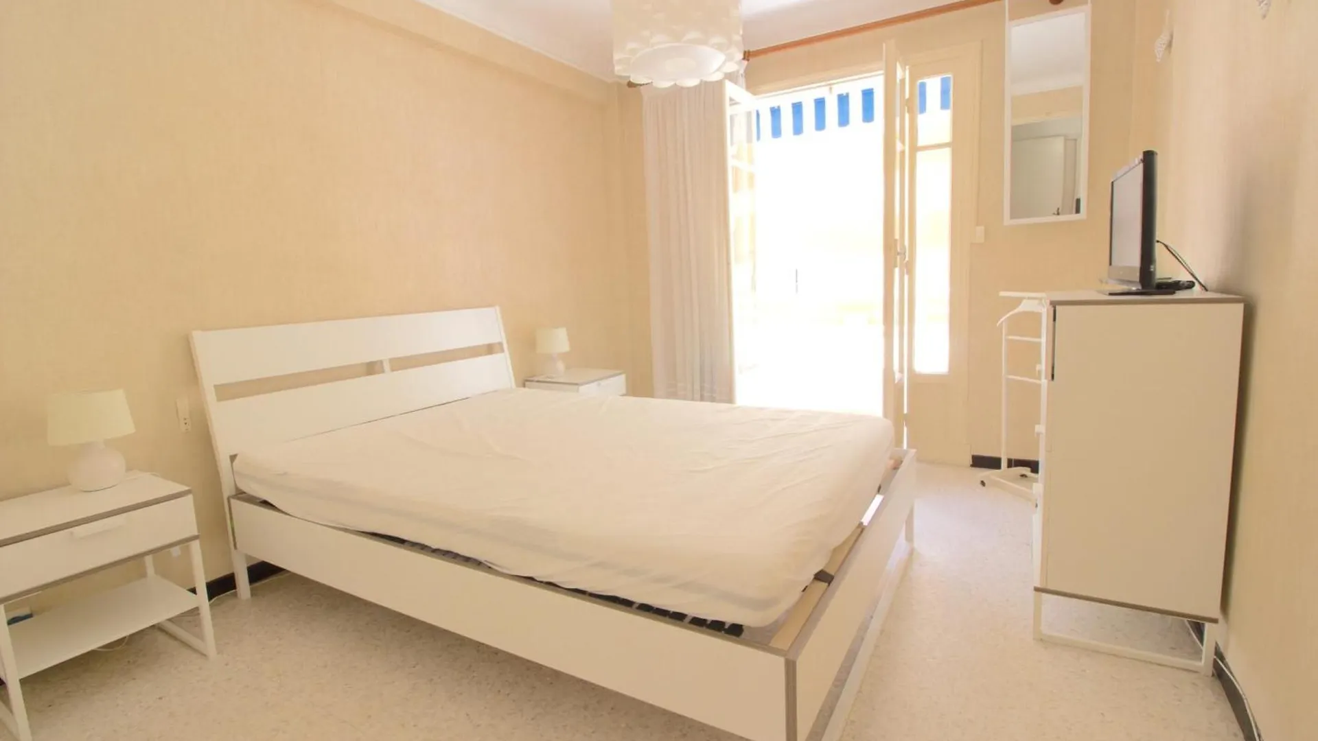 Apartment Antibes City Center - 1 Bedroom - 4 People